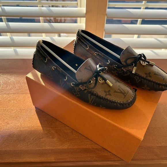 Louis Vuitton Gloria Flat Loafers - Picture 4 of 9